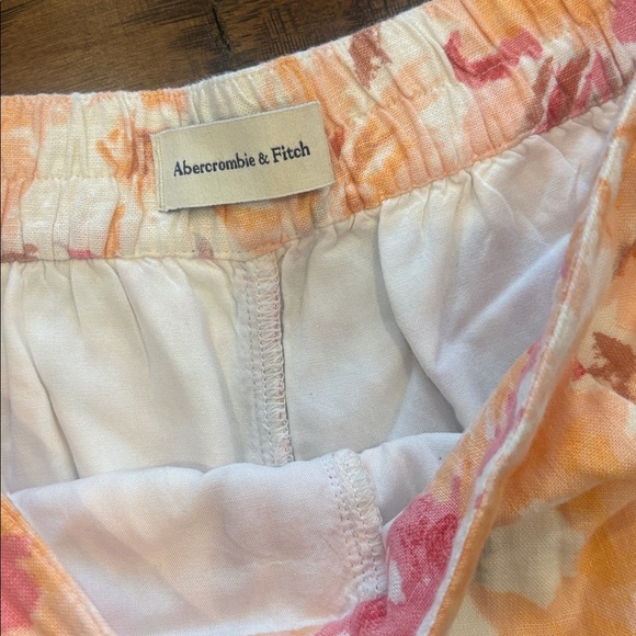 Abercrombie & Fitch Floral Print Women's Linen Shorts - Picture 2 of 7